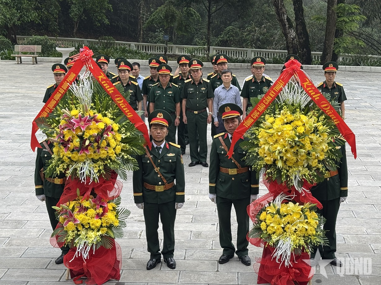 Đoàn công tác Tổng cục Hậu cần - Kỹ thuật hành quân về nguồn